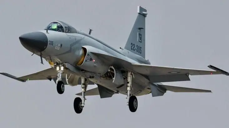 জেএফ-১৭ যুদ্ধবিমান কেনা নিয়ে বাংলাদেশ ও পাকিস্তান বিমান বাহিনী প্রধানের মধ্যে কী আলোচনা হয়েছে